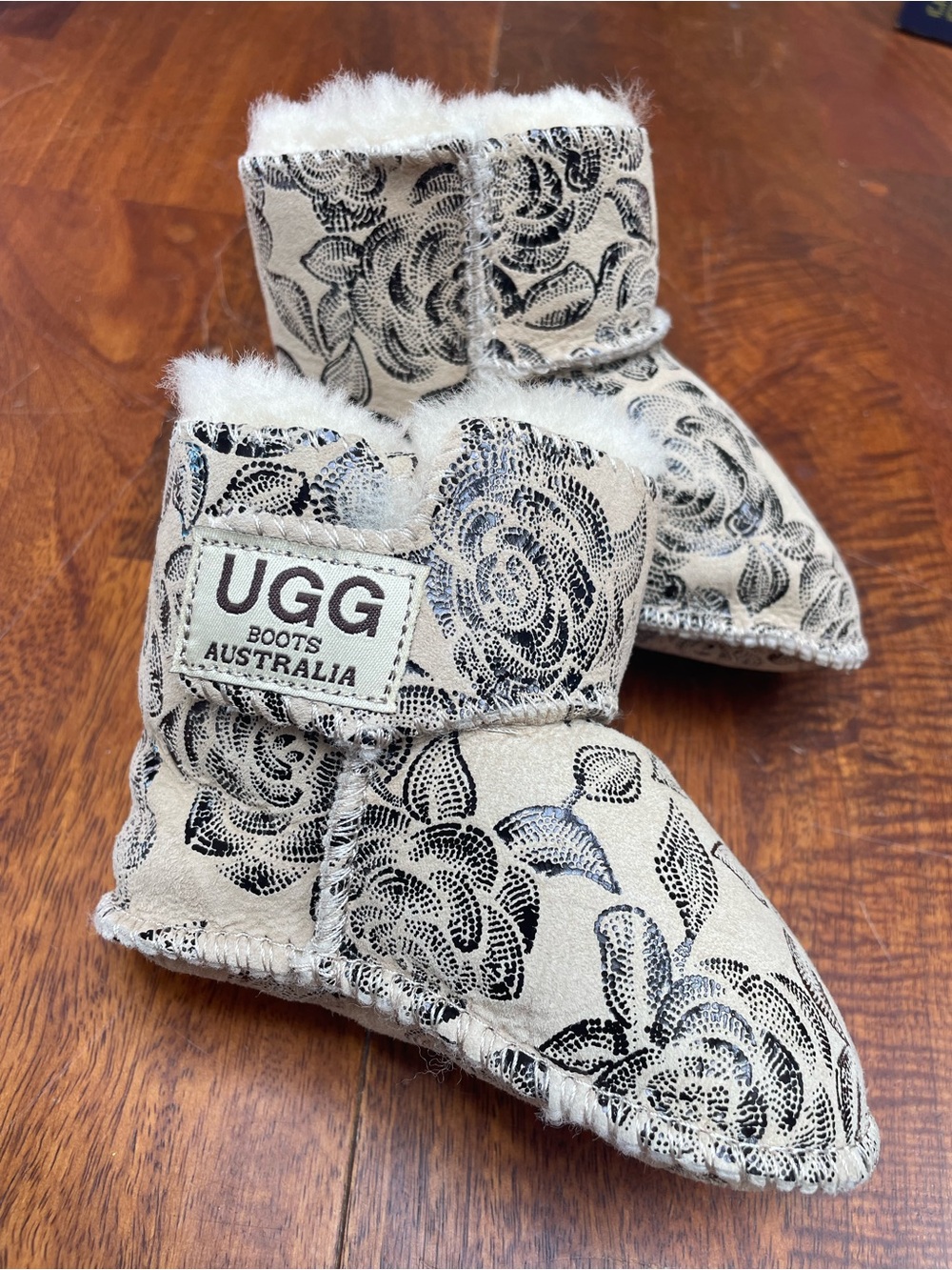 Ugh floral rose slipper boots size 6-12 months